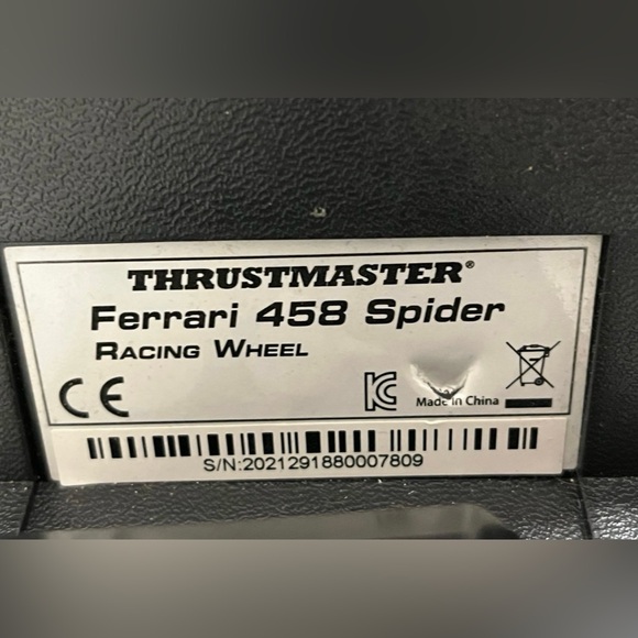 Thrustmaster Ferrari 458 Spider Racing Wheel And Pedals Set XBox One X/S - Picture 8 of 8